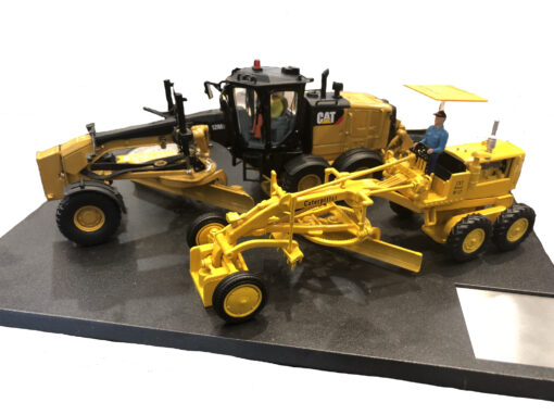 Cat Diecast 12 and 12M3 Motor Grader Evolution Series 85560 - Image 10