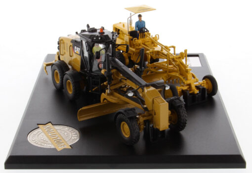 Cat Diecast 12 and 12M3 Motor Grader Evolution Series 85560 - Image 9