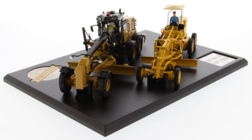 Cat Diecast 12 and 12M3 Motor Grader Evolution Series 85560 - Image 8