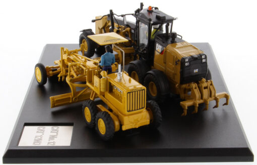 Cat Diecast 12 and 12M3 Motor Grader Evolution Series 85560 - Image 5