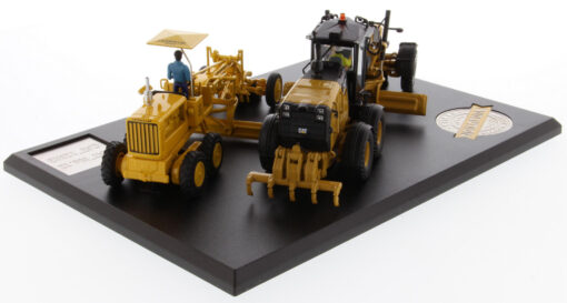 Cat Diecast 12 and 12M3 Motor Grader Evolution Series 85560 - Image 4