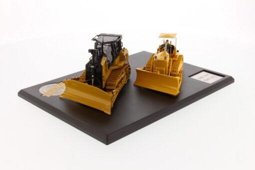Cat Diecast D7 (17A) & D7E Electric Drive Track-Type Tractor Evolution Series 85561 - Image 2
