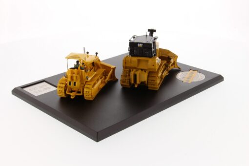 Cat Diecast D7 (17A) & D7E Electric Drive Track-Type Tractor Evolution Series 85561 - Image 8