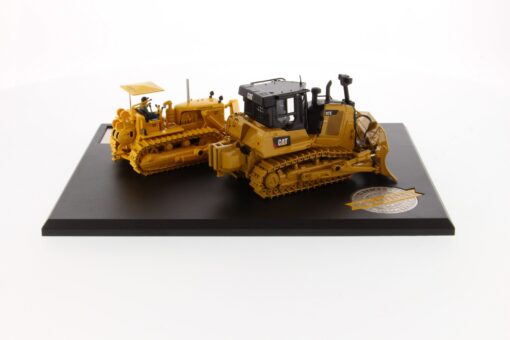 Cat Diecast D7 (17A) & D7E Electric Drive Track-Type Tractor Evolution Series 85561 - Image 9