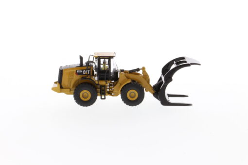 Cat Diecast 972M Wheel Loader with Log Forks 85950 1:87 scale - Image 5
