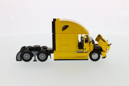 Freightliner 1:50 Diecast New Cascadia Yellow 71031 - Image 7