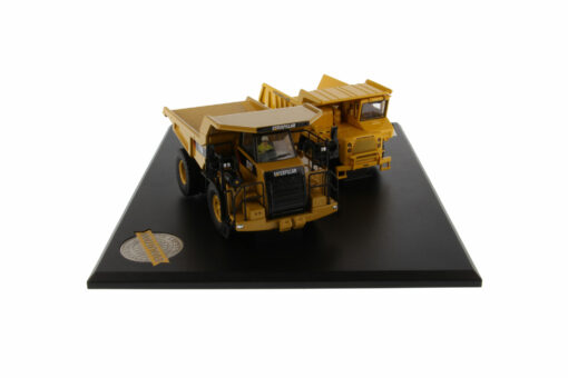 Cat Diecast 769 & 770 Off Highway Truck 85562 Evolution Series - Image 13