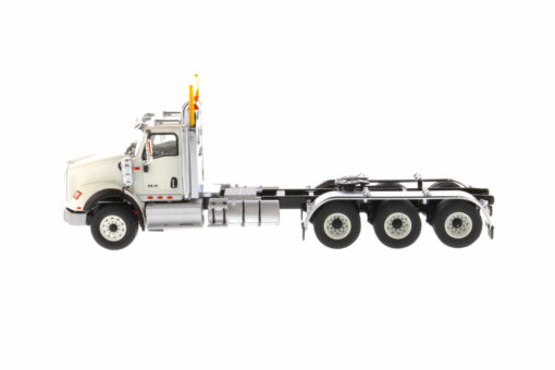 International 1:50 Diecast HX620 SB White Tridem Prime Mover Tractor Truck 71007 - Image 7