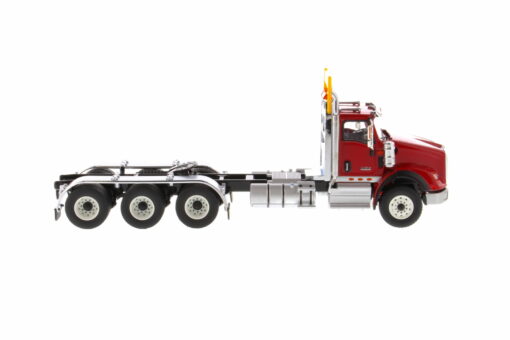 International 1:50 Diecast HX620 SB Red Tridem Prime Mover Tractor Truck 71008 - Image 3