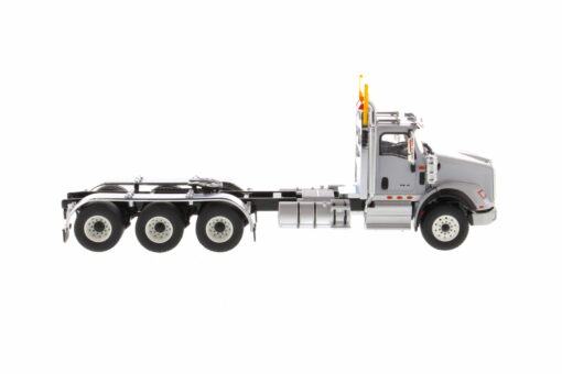 International 1:50 Diecast HX620 SB Grey Tridem Prime Mover Tractor Truck 71011 - Image 3