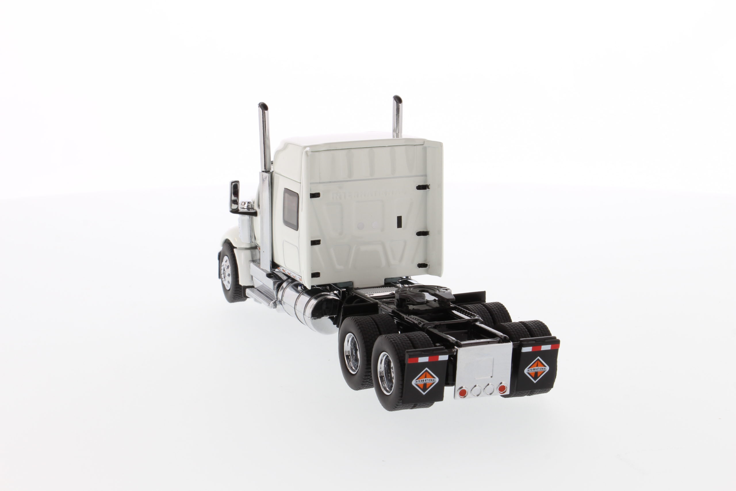 Diecast Masters 71024 International 1:50 Scale LoneStar White Sleeper Cab 