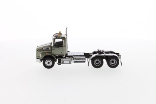 Western Star 1:50 Diecast 4700 SB Metallic Green Tandem Prime Mover Tractor Truck 71038 - Image 7