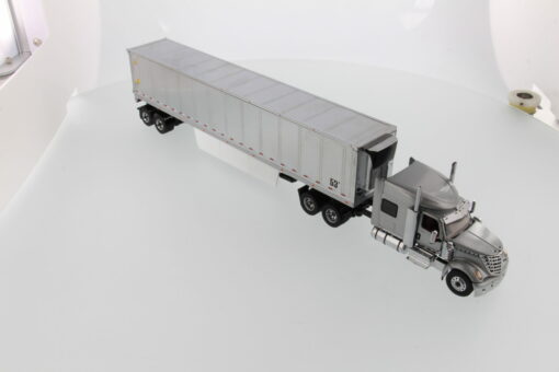 International 1:50 Diecast LoneStar Sleeper with 53' Refrigerated Van - Silver truck + Silver chrome plated cargo van 71043 - Image 2