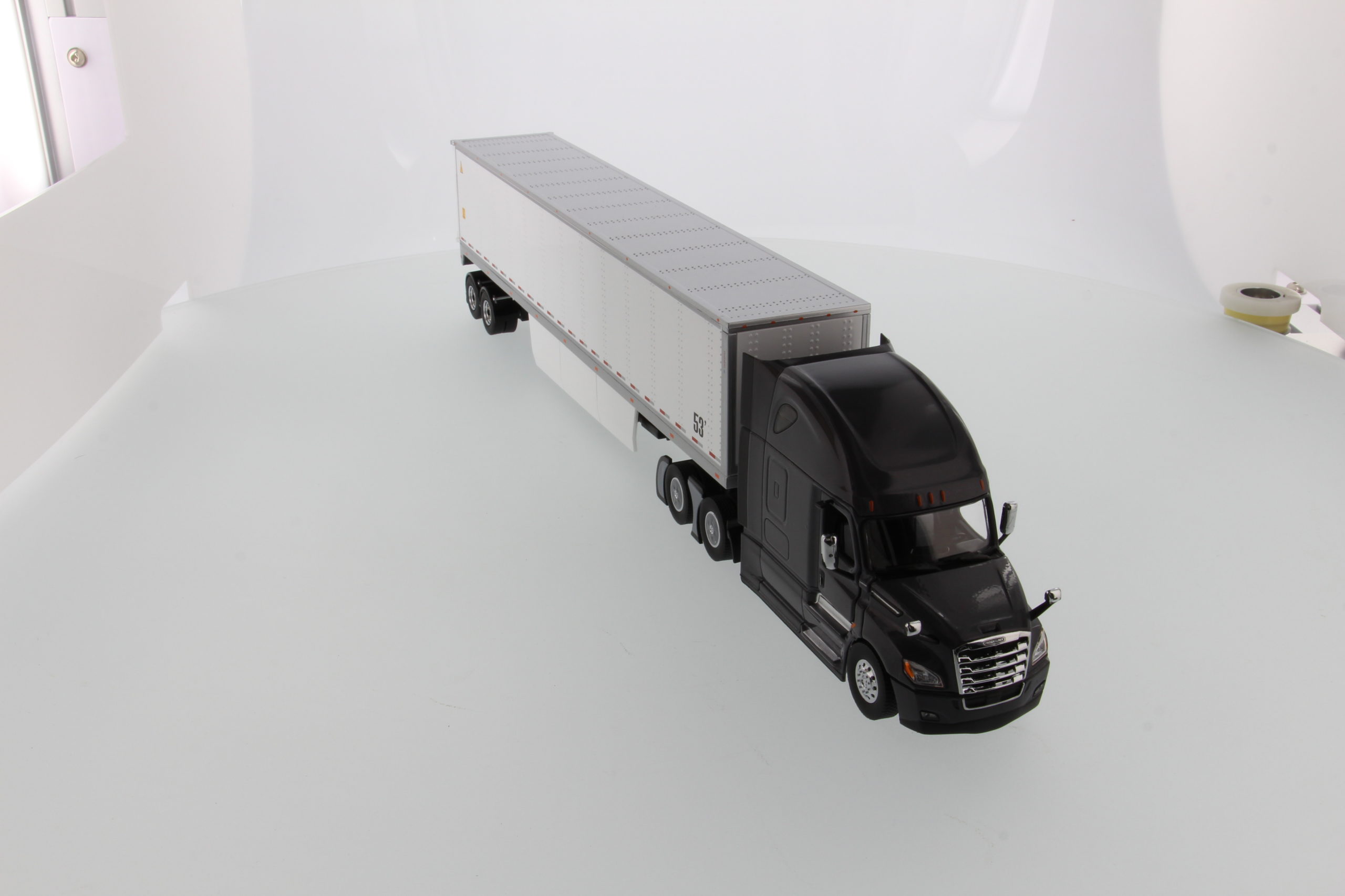 Freightliner 150 Diecast New Cascadia with 53' Dry Cargo Van Grey