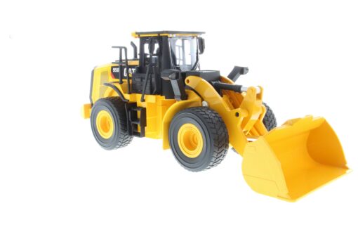 Cat Remote Controlled 950M Wheel Loader 1:24 scale 25003 Australian Shipping Only - Image 2