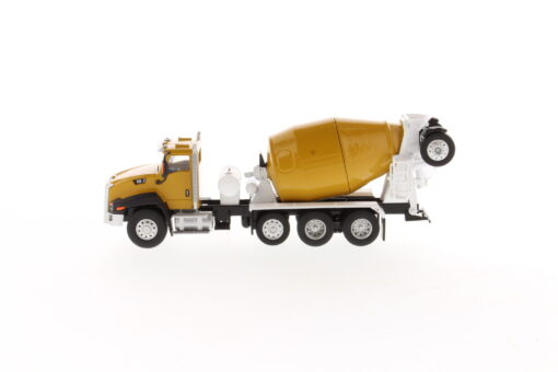 Cat Diecast CT660 McNeilus Bridgemaster concrete-mixer 85632 1:64 scale - Image 7