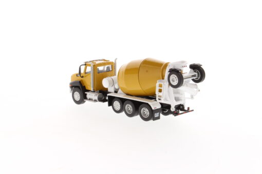 Cat Diecast CT660 McNeilus Bridgemaster concrete-mixer 85632 1:64 scale - Image 6