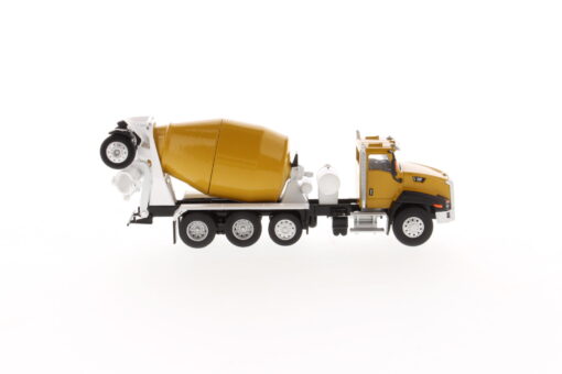 Cat Diecast CT660 McNeilus Bridgemaster concrete-mixer 85632 1:64 scale - Image 3