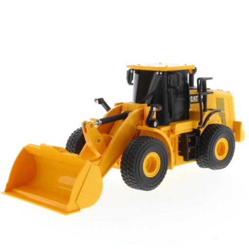 Cat Remote Controlled 950M Wheel Loader 1:35 scale 23003 - Image 7