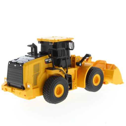 Cat Remote Controlled 950M Wheel Loader 1:35 scale 23003 - Image 5