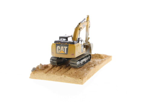 Cat Diecast Weathered 320F L Excavator 85701 - Image 11