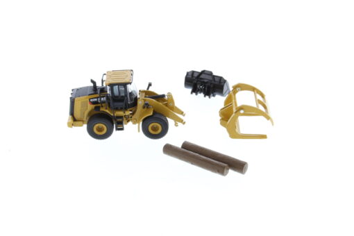 Cat Diecast 1:64 950M Wheel Loader with Log Fork 85635 - Image 6