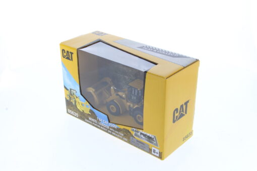 Cat Diecast 1:64 950M Wheel Loader with Log Fork 85635 - Image 19