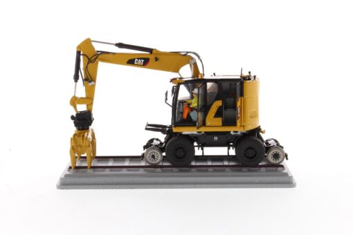 Cat Diecast M323F Railroad Wheeled Excavator 85662 - Image 18