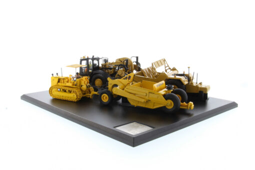 Cat Diecast D7C/70 & 621K Motor Scraper Evolution Series 85563 - Image 8