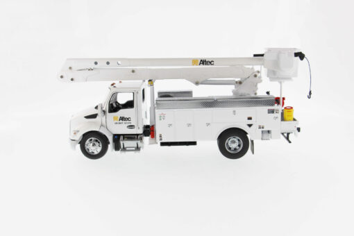 Kenworth 1:32 T380 with Altec AA55 Aerial Crane White Truck, White Body 71100 - Image 7