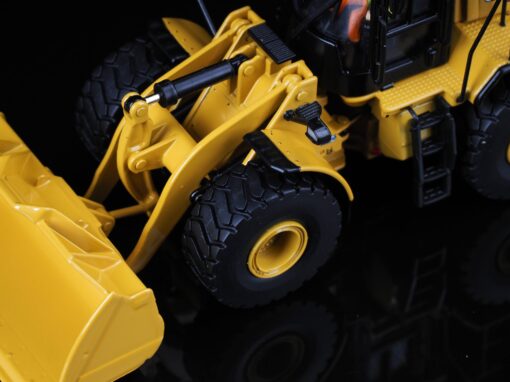 Cat Diecast 972 XE Wheel Loader 85683 - Image 2