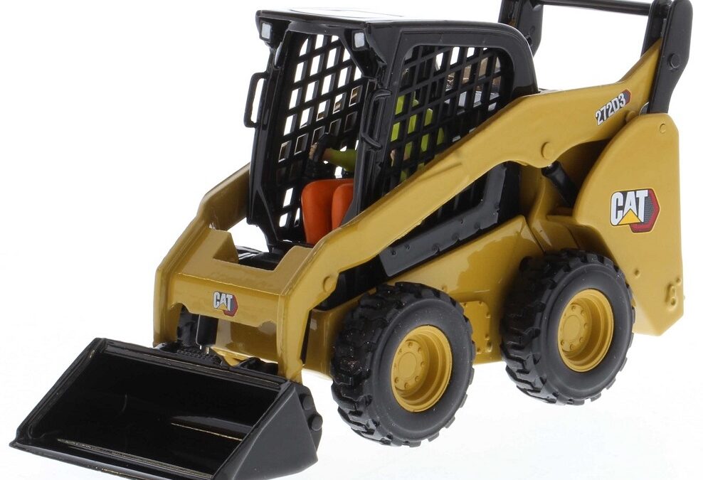 Cat Diecast 272D3 Skid Steer Loader with work tools 85678 1:32 Scale