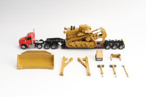 Kenworth 1:50 scale T880 Day Cab Tandem and Trail King TK120 Lowboy with D11 Dozer components
