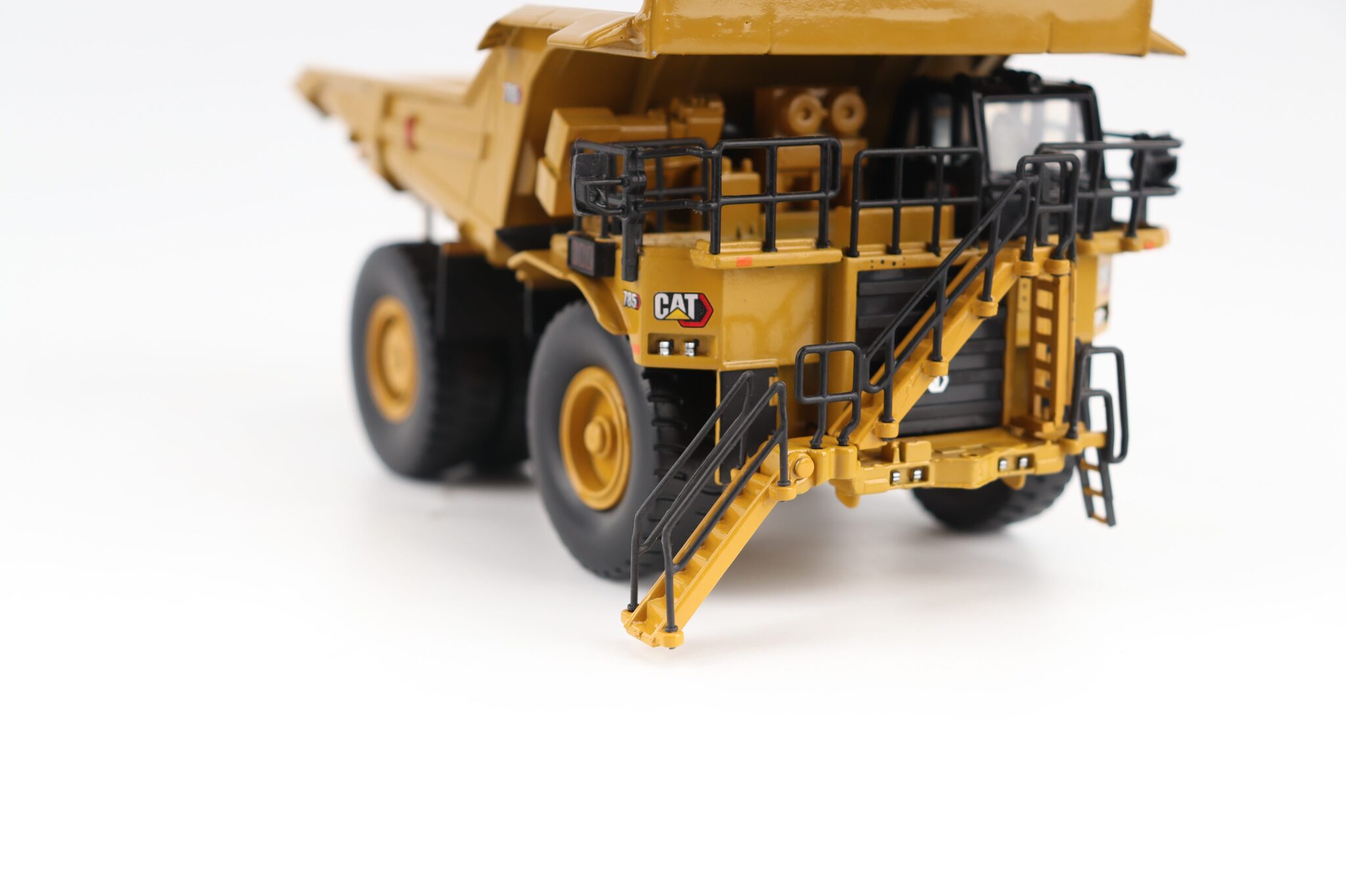Cat 785 Mining Truck scale model replica Diecast Masters 85751 - Image 7