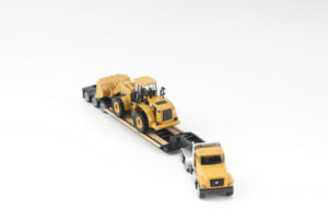 Cat 1:87 Construction Diecast Cat CT660 Day Cab Tractor with Lowboy Trailer and Cat 950G Wheel Loader 84418