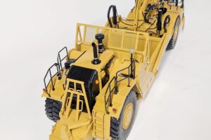 Cat 1:24 657 Wheel-Tractor Scraper CCM657