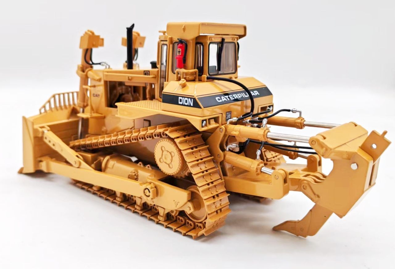 Cat 1:48 D10N Dozer with SU-Blade and Single-Shank Ripper by CCM - CCMD10NSUB - Image 3