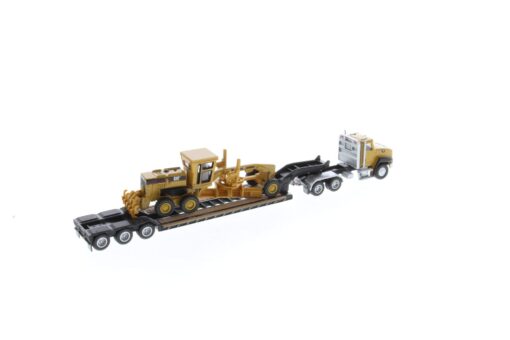 Cat 1:87 Construction Diecast Cat CT660 with lowboy trailer & Cat load 84414 - Image 3