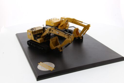 Cat Diecast 225 & 323 Hydraulic Excavator Evolution Series 85715 - Image 3